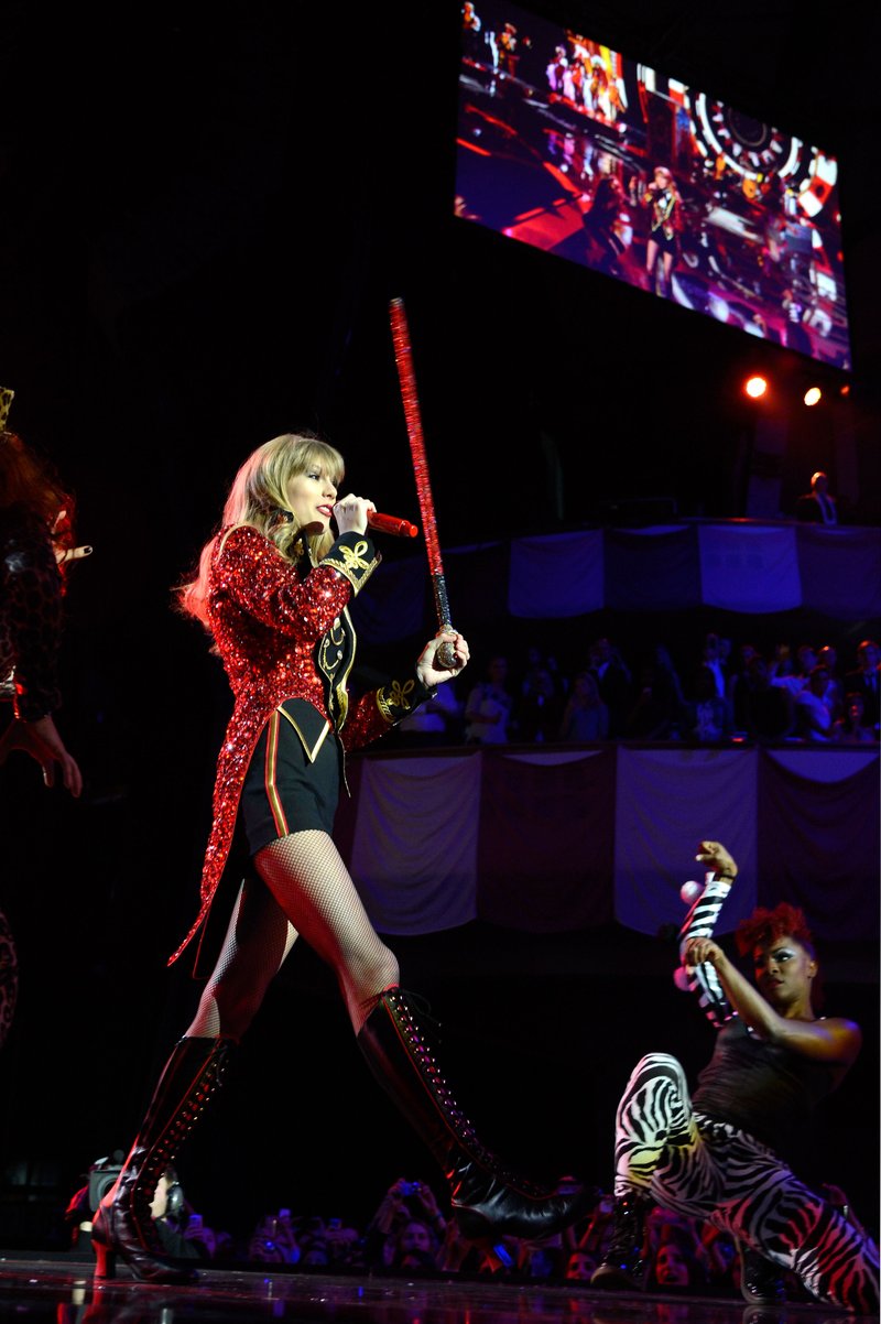 Taylor Swift at 2012 MTV Europe Music Awards — photo 153