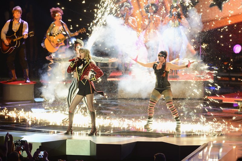 Taylor Swift at 2012 MTV Europe Music Awards — photo 234