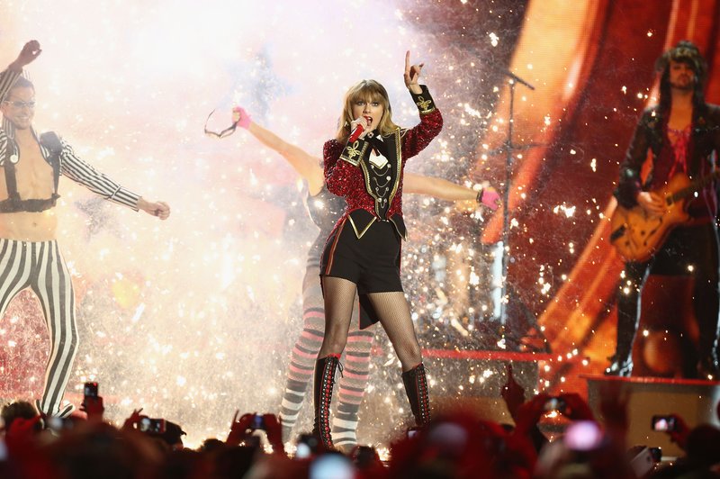 Taylor Swift at 2012 MTV Europe Music Awards — photo 270