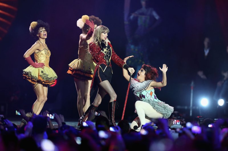 Taylor Swift at 2012 MTV Europe Music Awards — photo 271