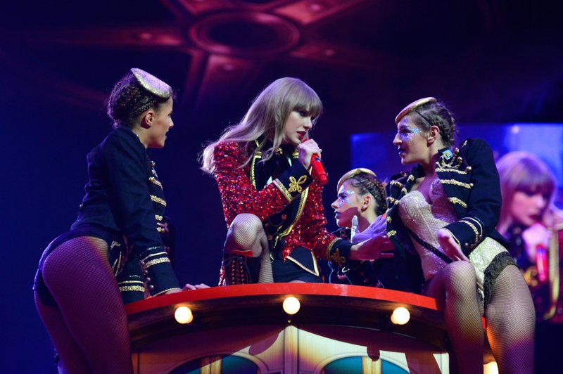 Taylor Swift at 2012 MTV Europe Music Awards — photo 284