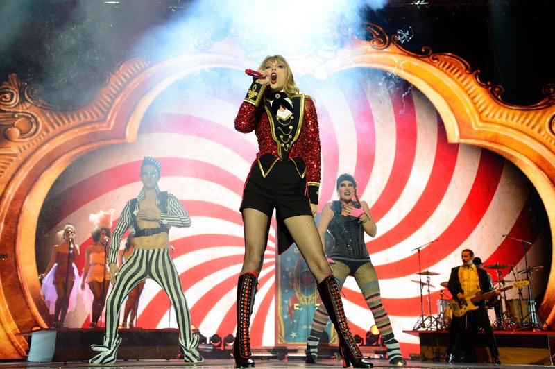 Taylor Swift at 2012 MTV Europe Music Awards — photo 297