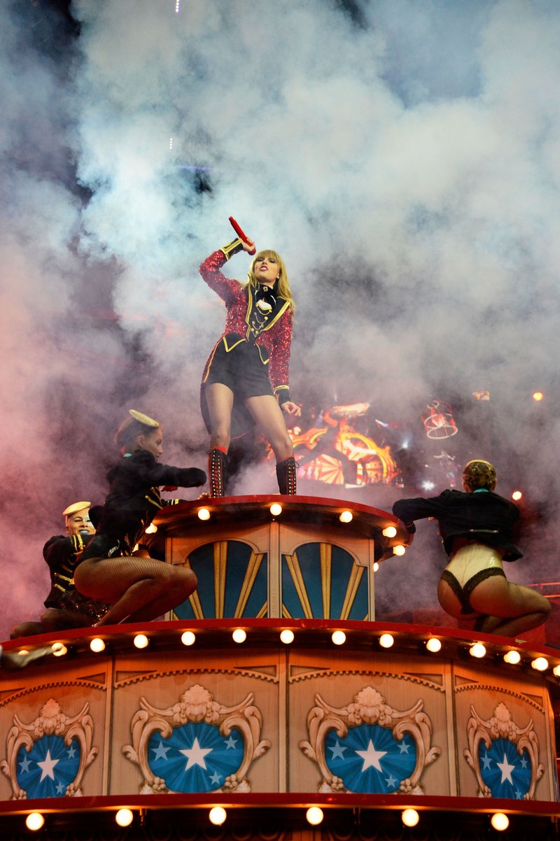 Taylor Swift at 2012 MTV Europe Music Awards — photo 302