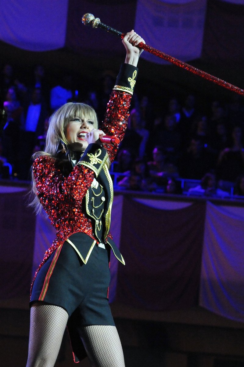 Taylor Swift at 2012 MTV Europe Music Awards — photo 320