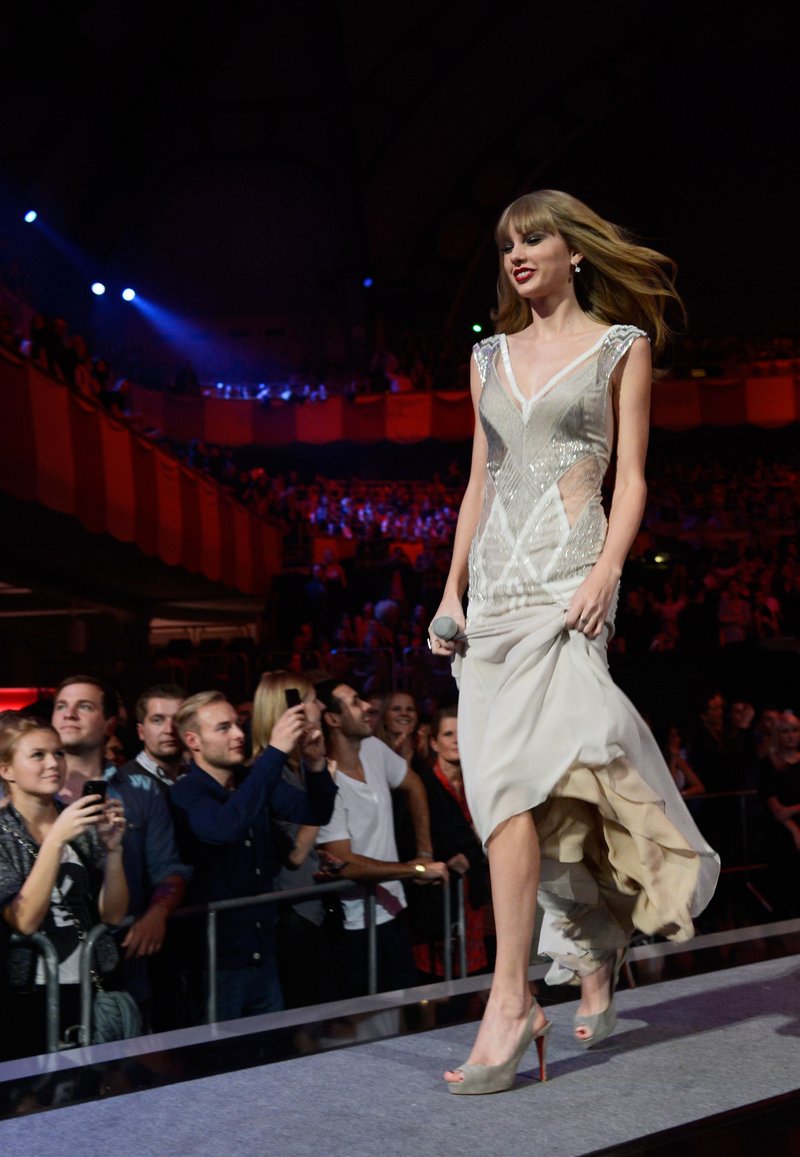 Taylor Swift at 2012 MTV Europe Music Awards — photo 339