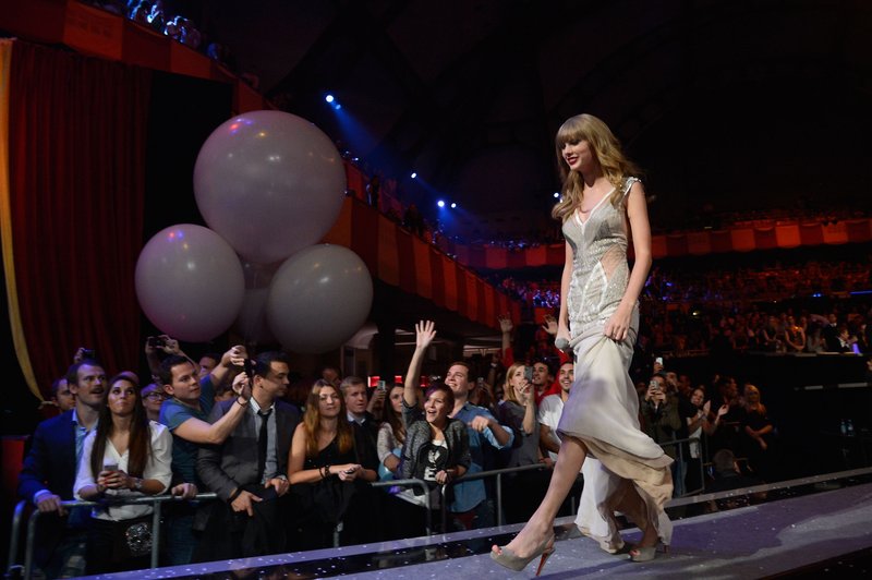 Taylor Swift at 2012 MTV Europe Music Awards — photo 346