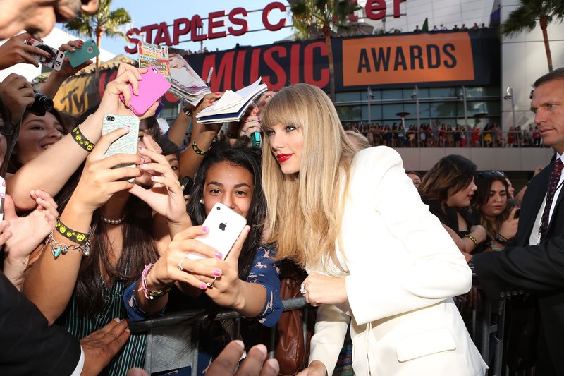 Taylor Swift at 2012 MTV Video Music Awards — photo 25