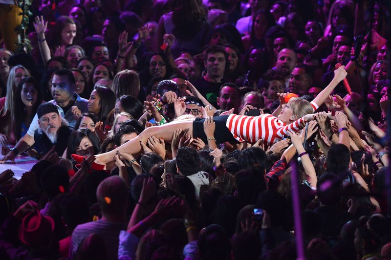 Taylor Swift at 2012 MTV Video Music Awards — photo 60