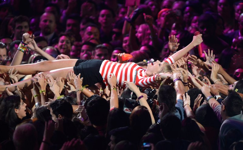 Taylor Swift at 2012 MTV Video Music Awards — photo 91