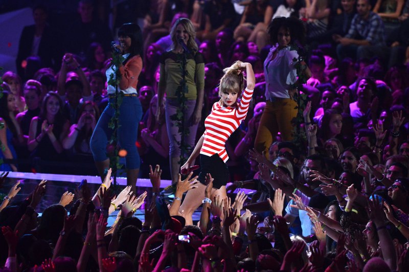 Taylor Swift at 2012 MTV Video Music Awards — photo 94