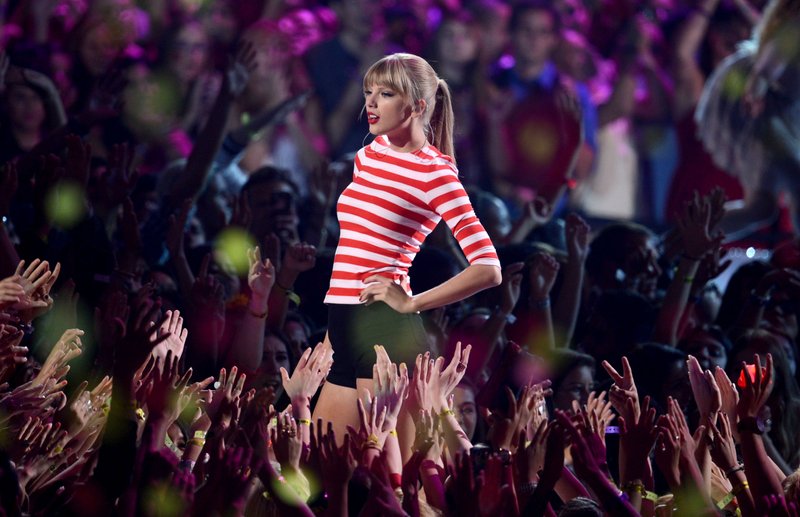 Taylor Swift at 2012 MTV Video Music Awards — photo 99