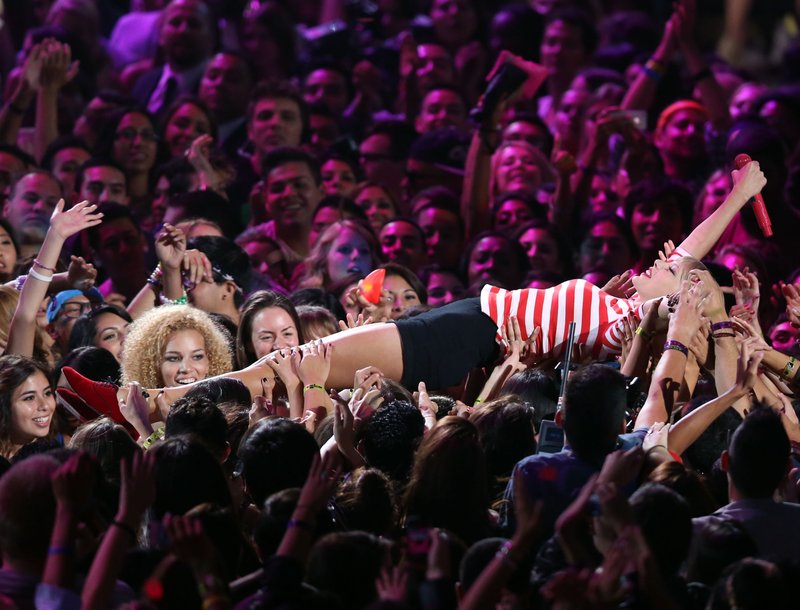 Taylor Swift at 2012 MTV Video Music Awards — photo 100