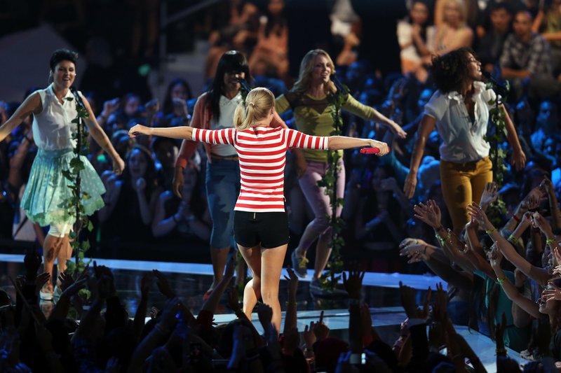Taylor Swift at 2012 MTV Video Music Awards — photo 104