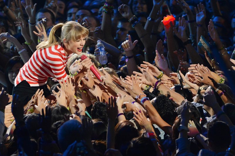Taylor Swift at 2012 MTV Video Music Awards — photo 123