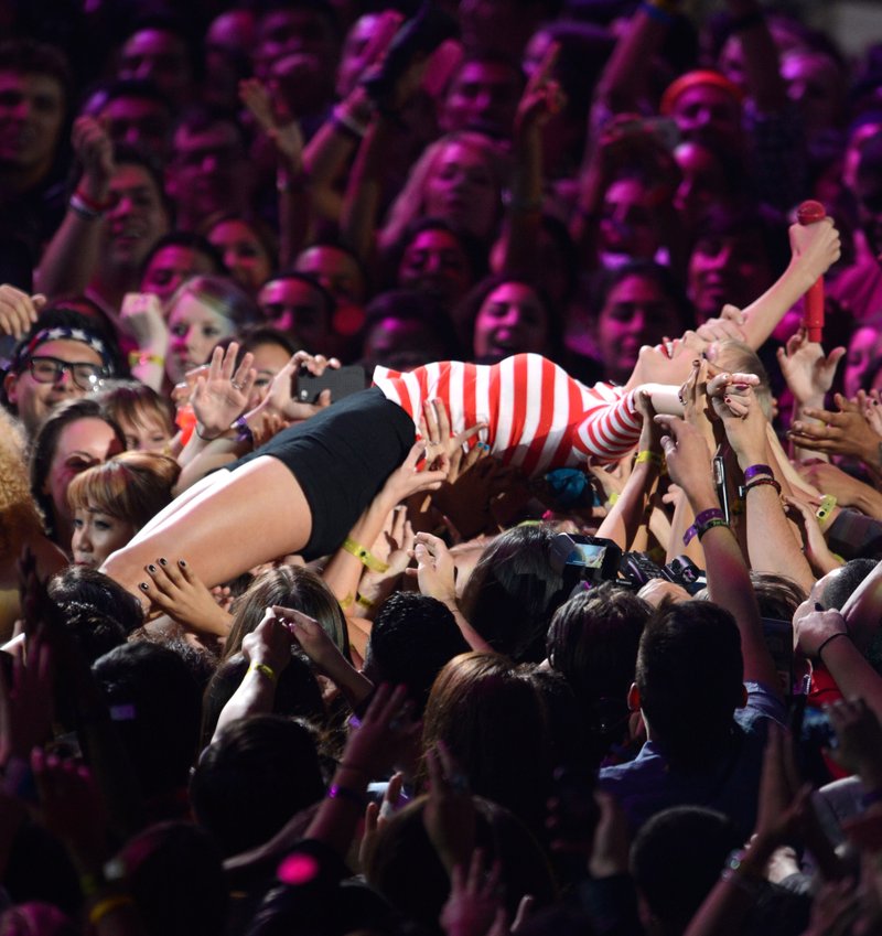 Taylor Swift at 2012 MTV Video Music Awards — photo 146