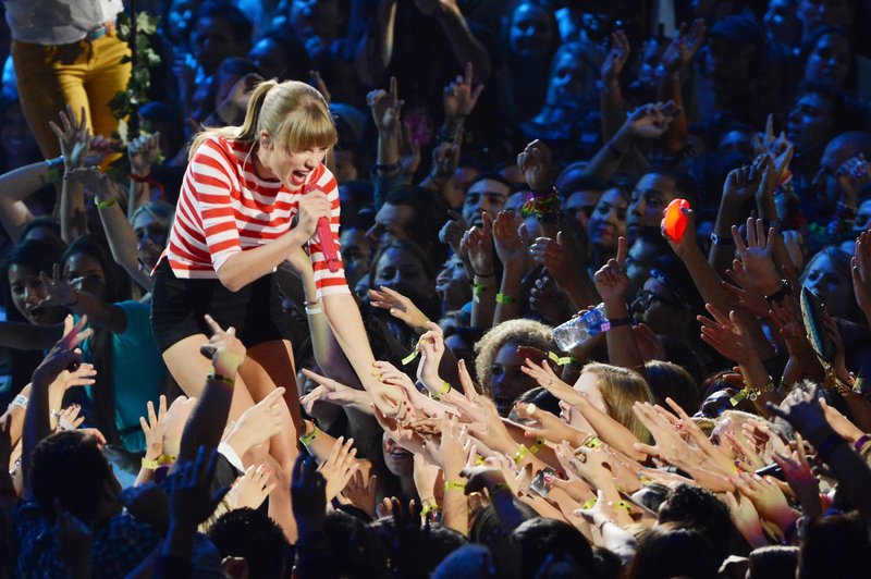 Taylor Swift at 2012 MTV Video Music Awards — photo 193