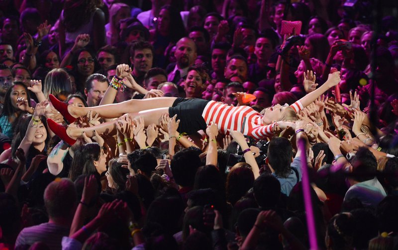 Taylor Swift at 2012 MTV Video Music Awards — photo 195