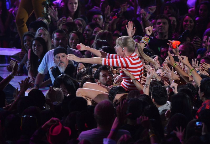 Taylor Swift at 2012 MTV Video Music Awards — photo 200