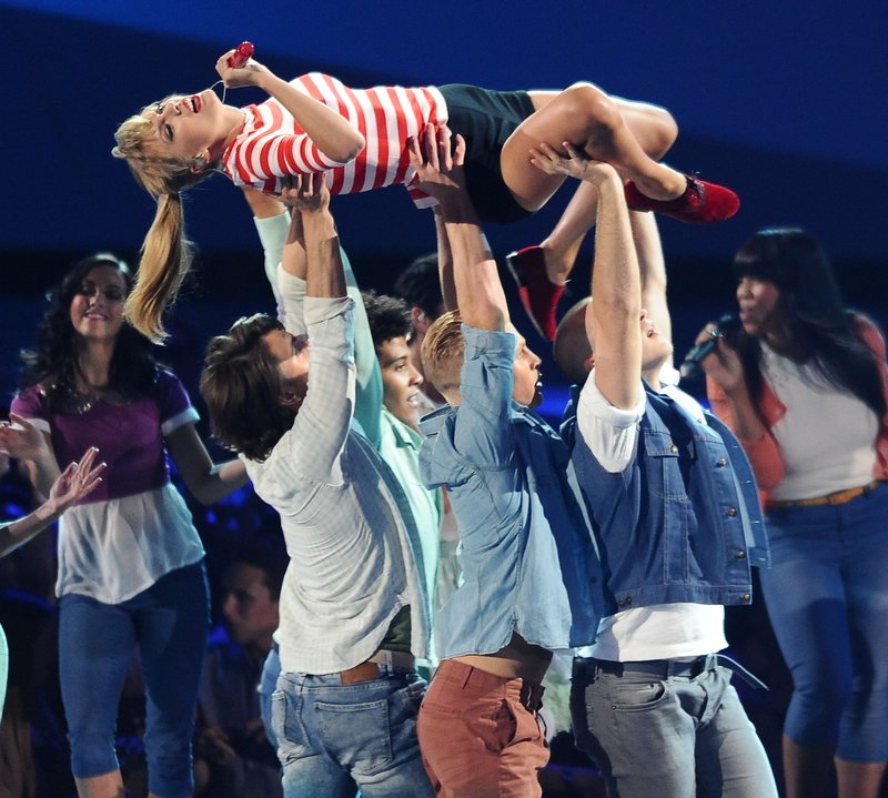 Taylor Swift at 2012 MTV Video Music Awards — photo 225