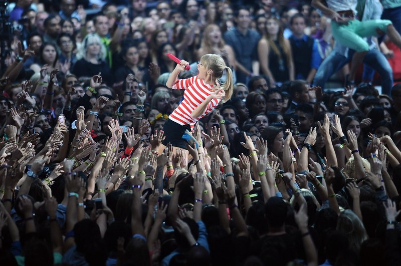 Taylor Swift at 2012 MTV Video Music Awards — photo 227
