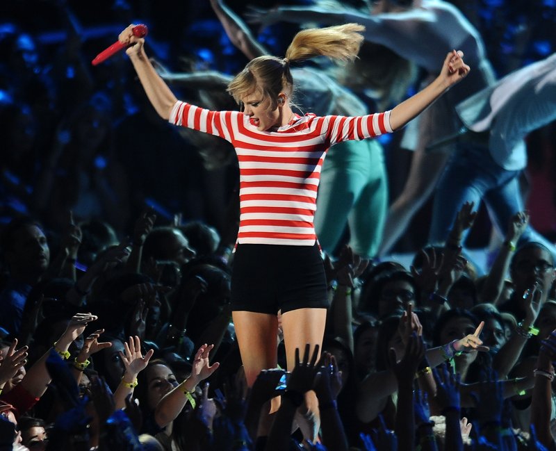 Taylor Swift at 2012 MTV Video Music Awards — photo 240