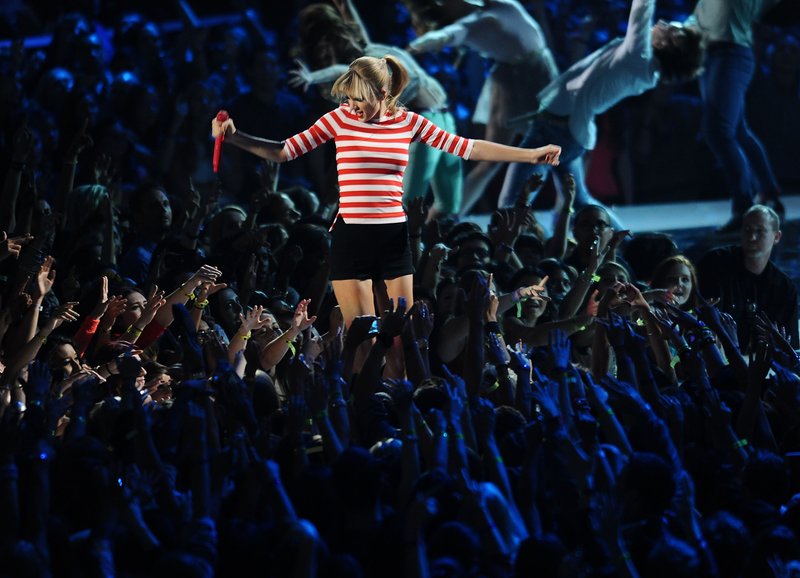 Taylor Swift at 2012 MTV Video Music Awards — photo 255
