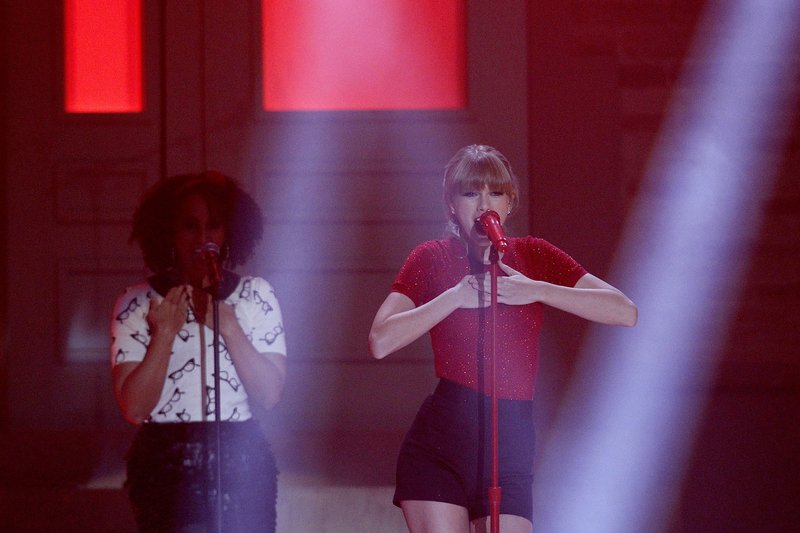 Taylor Swift at 2013 40 Principales Awards — photo 141