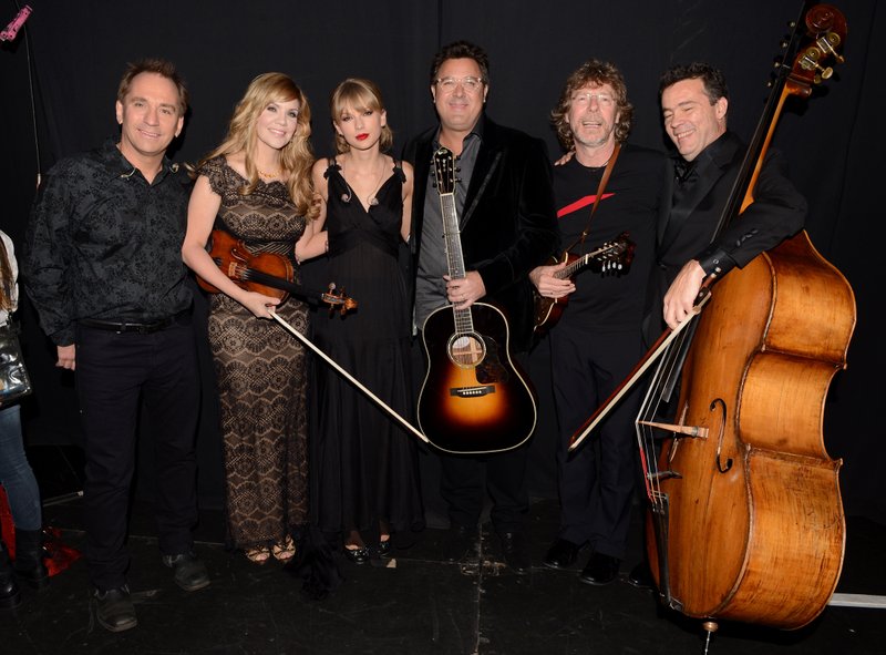 Taylor Swift at 47th Annual CMA Awards — photo 21