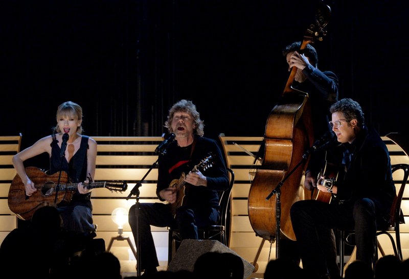 Taylor Swift at 47th Annual CMA Awards — photo 24