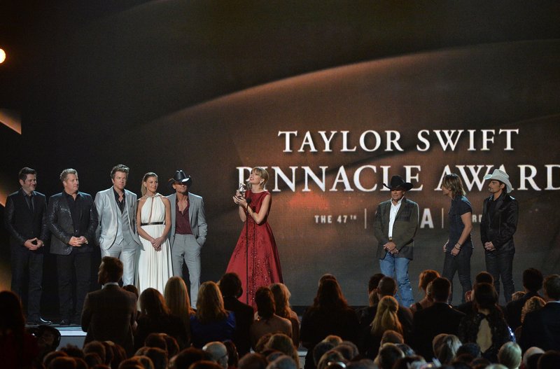 Taylor Swift at 47th Annual CMA Awards — photo 26