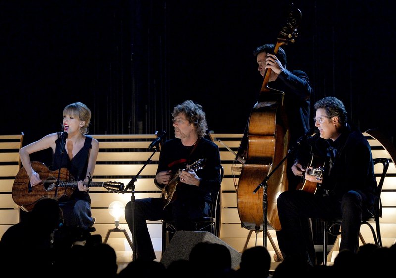 Taylor Swift at 47th Annual CMA Awards — photo 31