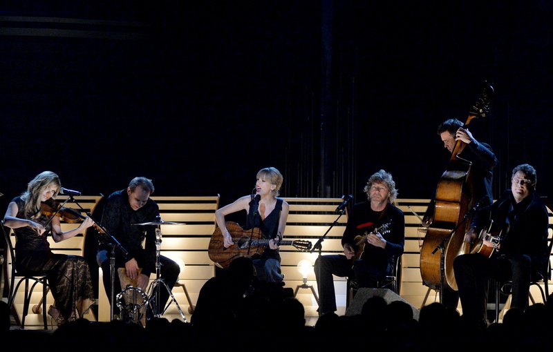 Taylor Swift at 47th Annual CMA Awards — photo 34