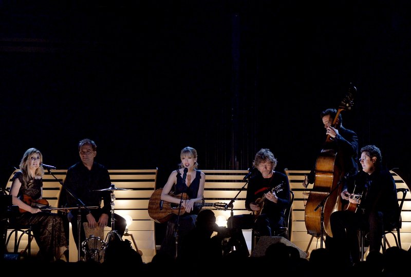 Taylor Swift at 47th Annual CMA Awards — photo 36