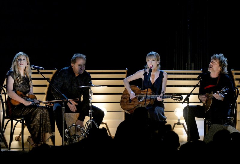 Taylor Swift at 47th Annual CMA Awards — photo 37