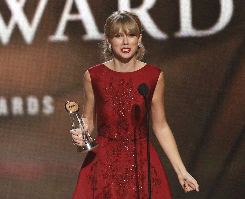 Taylor Swift at 47th Annual CMA Awards — photo 42