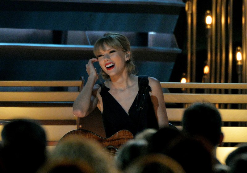 Taylor Swift at 47th Annual CMA Awards — photo 45