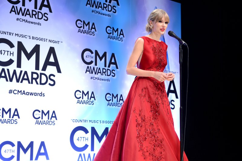Taylor Swift at 47th Annual CMA Awards — photo 48