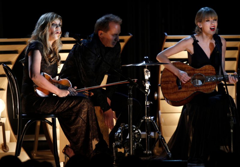 Taylor Swift at 47th Annual CMA Awards — photo 90