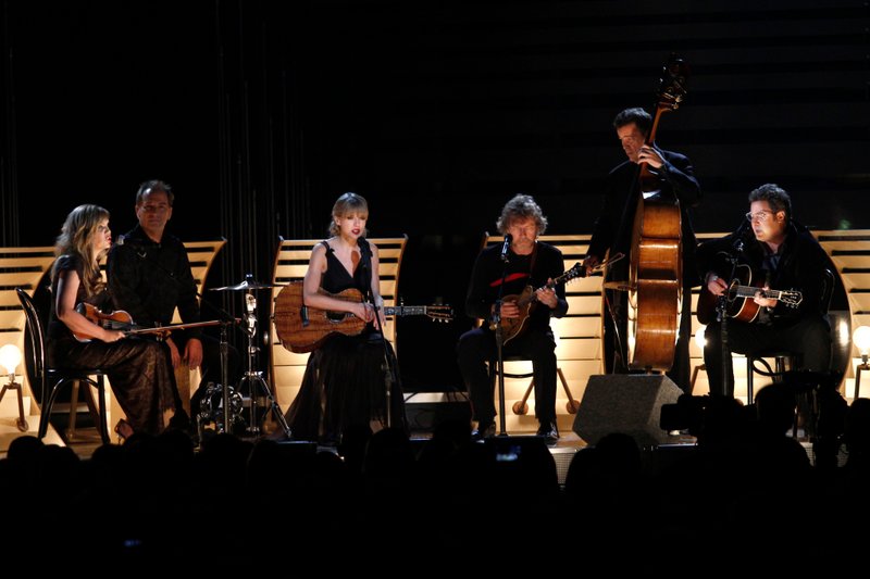 Taylor Swift at 47th Annual CMA Awards — photo 91