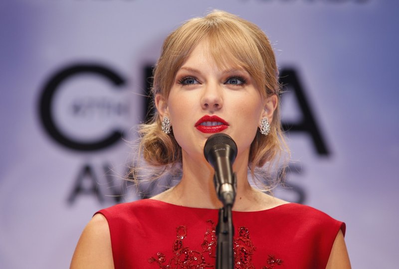 Taylor Swift at 47th Annual CMA Awards — photo 95