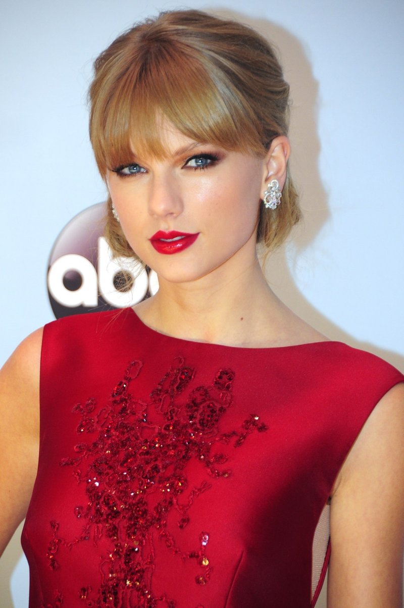 Taylor Swift at 47th Annual CMA Awards — photo 104