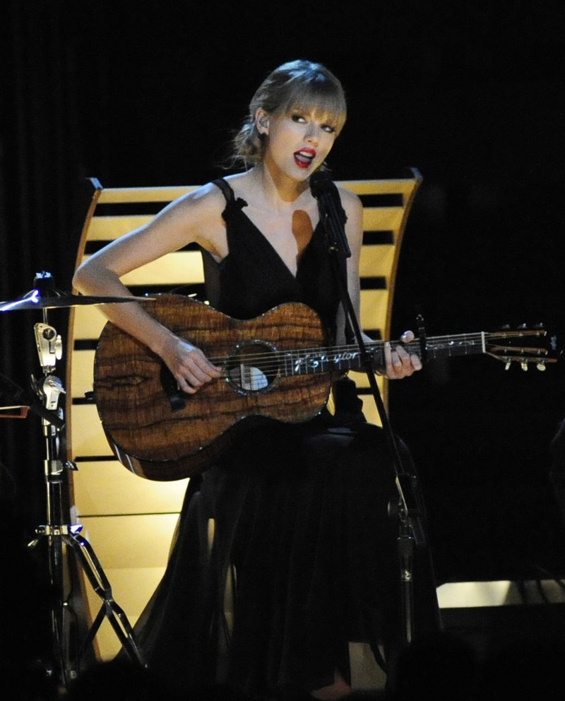 Taylor Swift at 47th Annual CMA Awards — photo 106