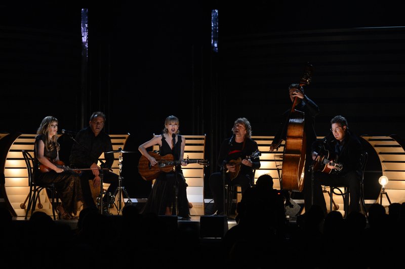 Taylor Swift at 47th Annual CMA Awards — photo 165