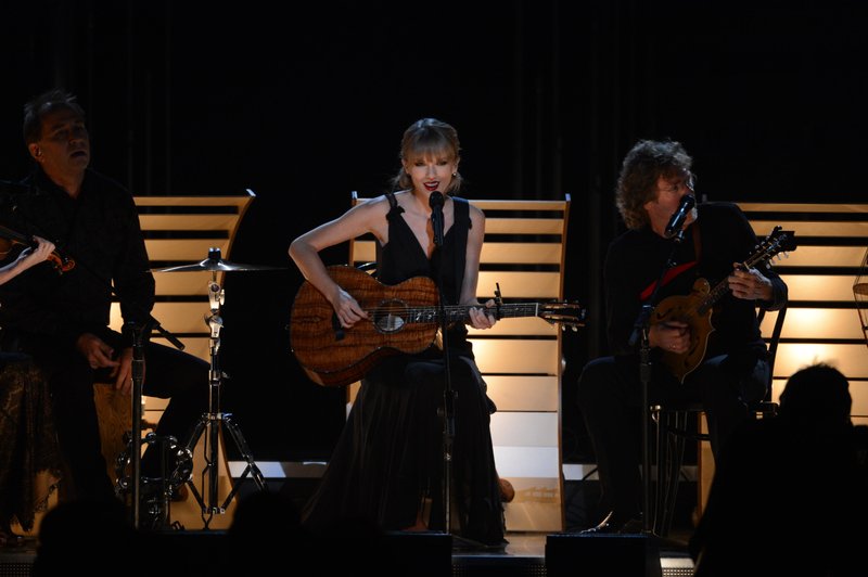 Taylor Swift at 47th Annual CMA Awards — photo 166