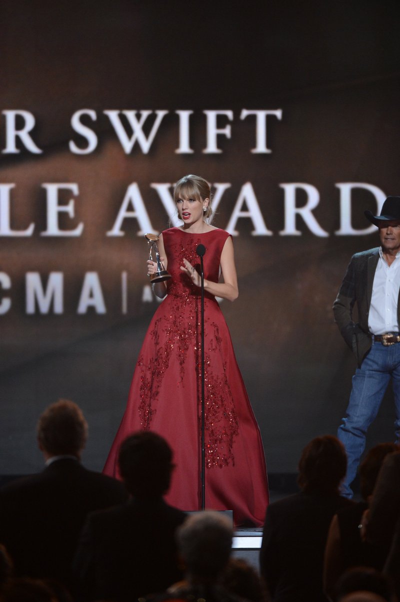 Taylor Swift at 47th Annual CMA Awards — photo 169