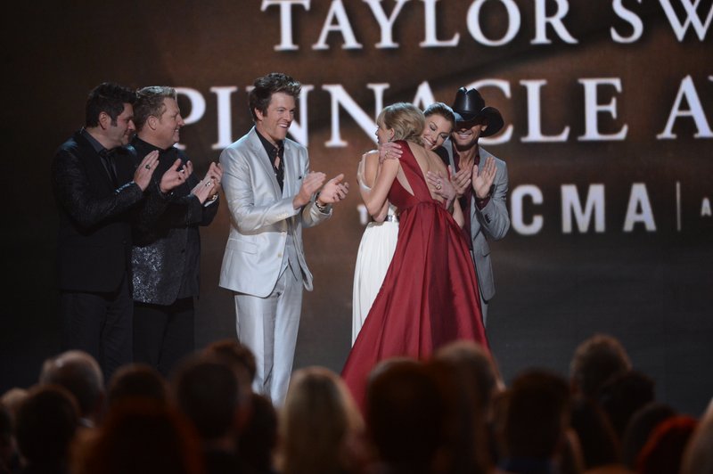 Taylor Swift at 47th Annual CMA Awards — photo 170