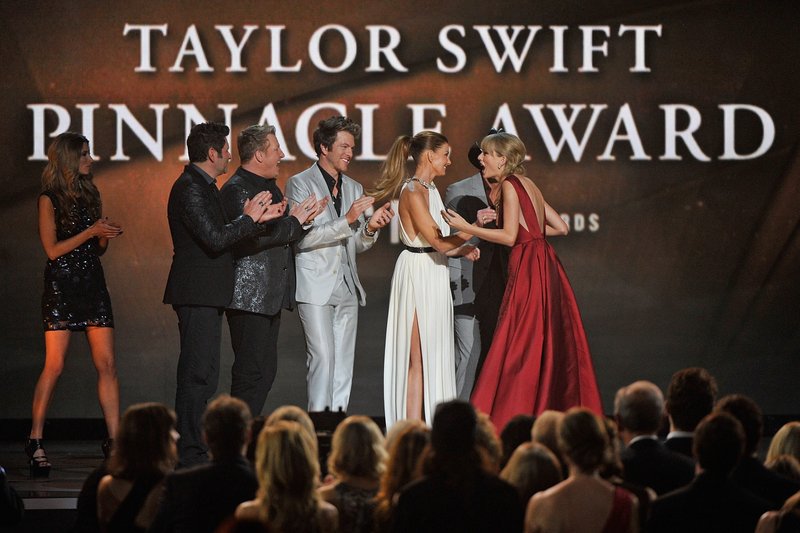 Taylor Swift at 47th Annual CMA Awards — photo 179