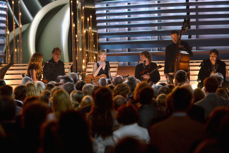 Taylor Swift at 47th Annual CMA Awards — photo 186