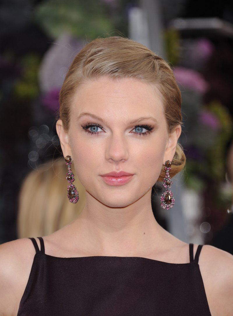 Taylor Swift at 70th Annual Golden Globe Awards — photo 57