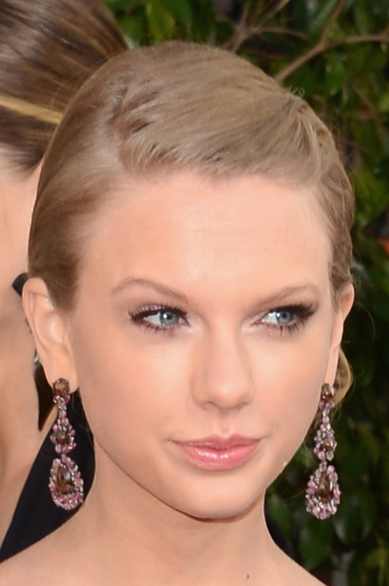 Taylor Swift at 70th Annual Golden Globe Awards — photo 95